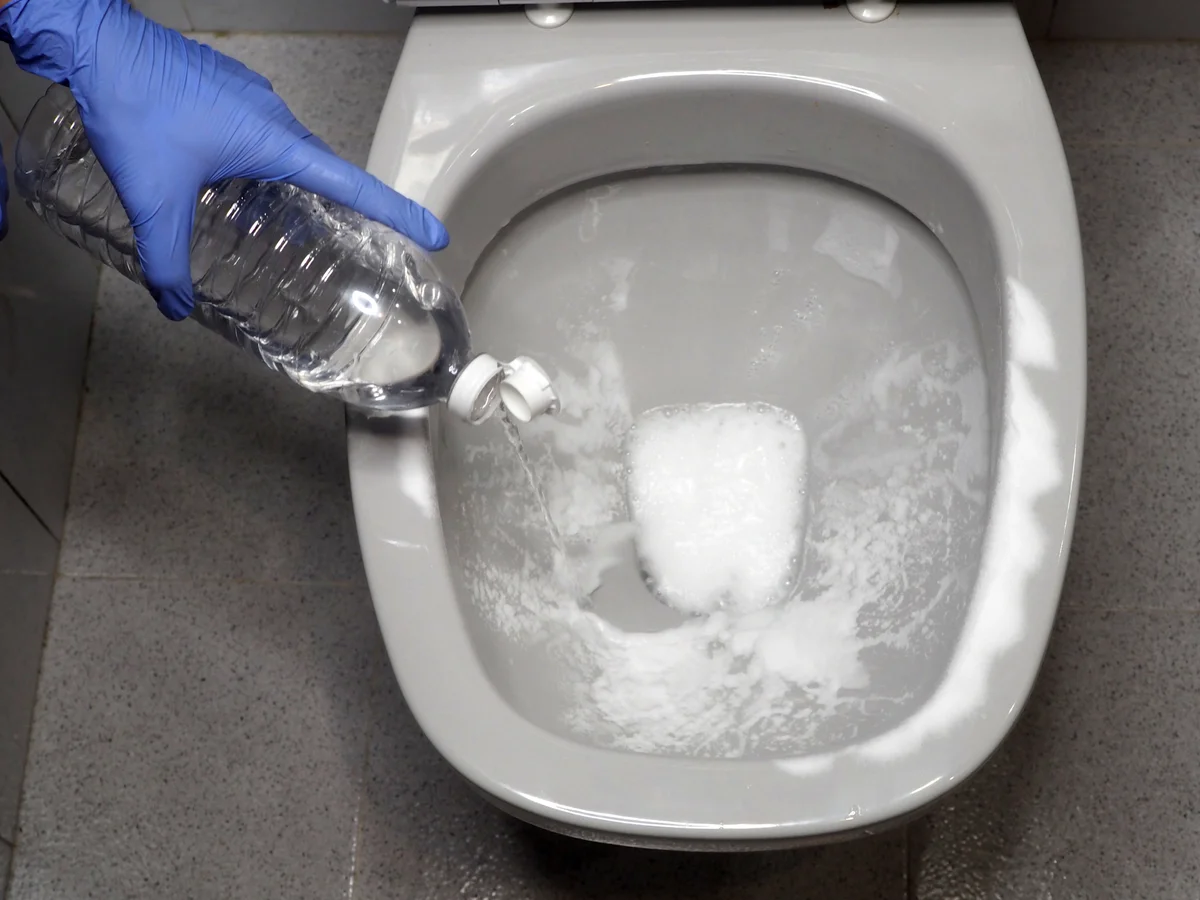 baking soda & vinegar to clean toilet