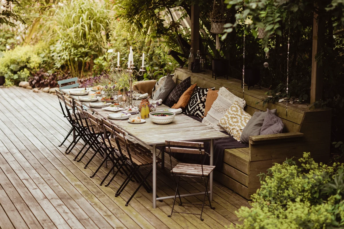 garden dining table