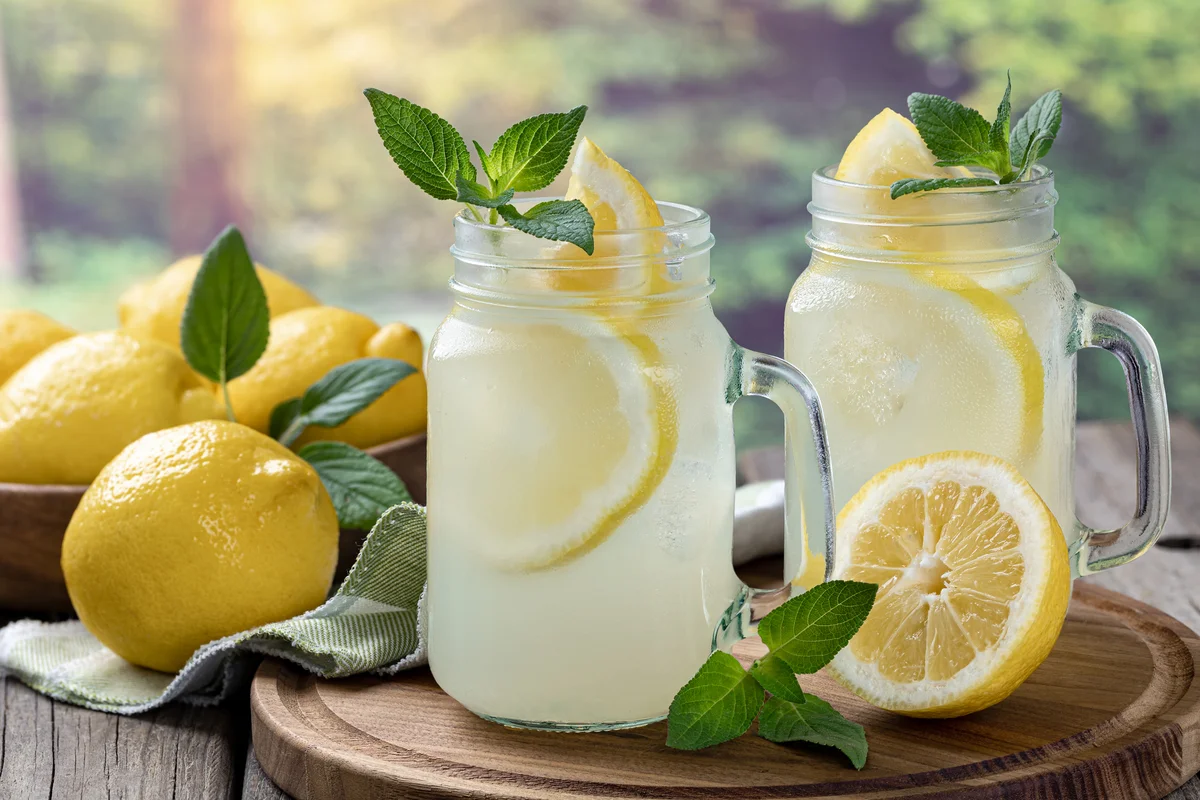 lemonade in mason jars