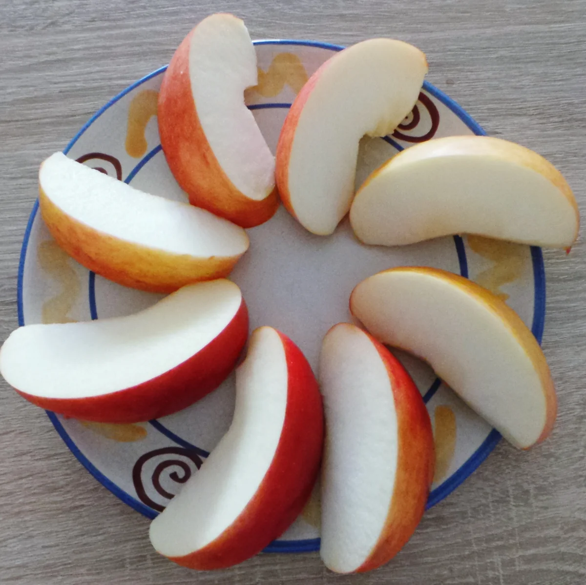 sliced apples