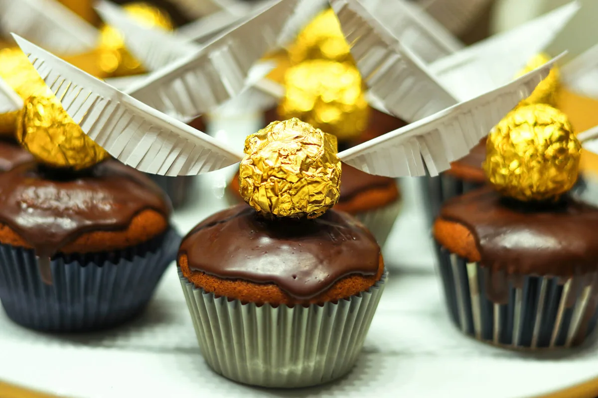 Muffins with snitch (Harry Potter Theme) decoration