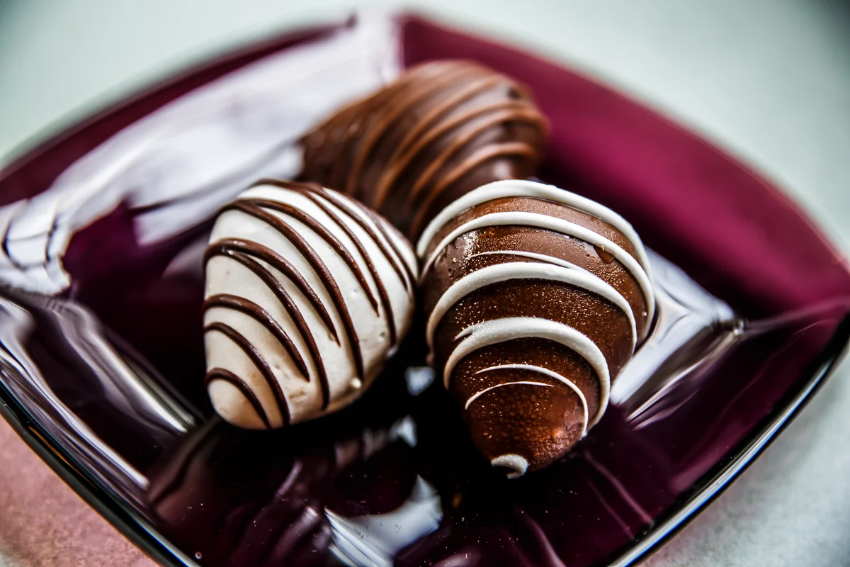 zebra striped chocolate strawberries