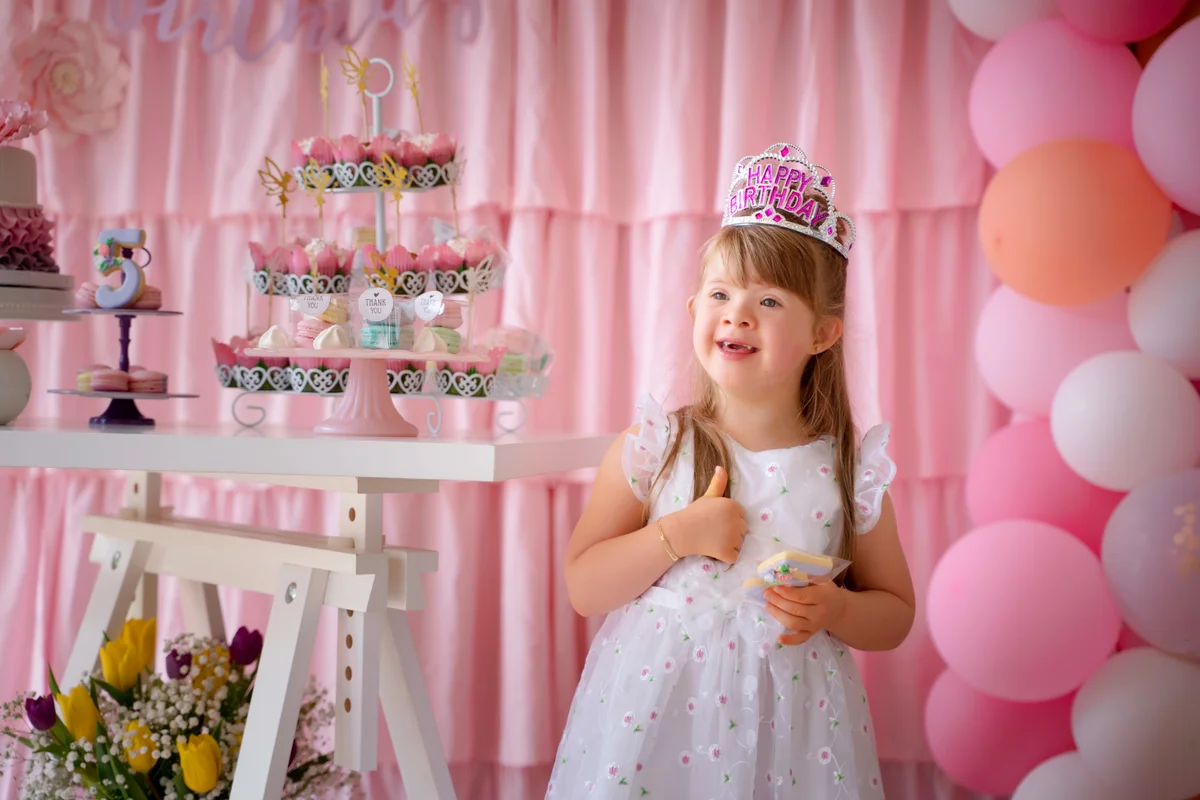 pink party decor