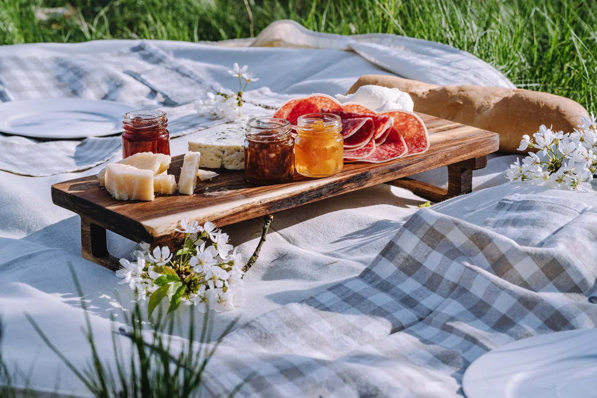 charcuterie picnic