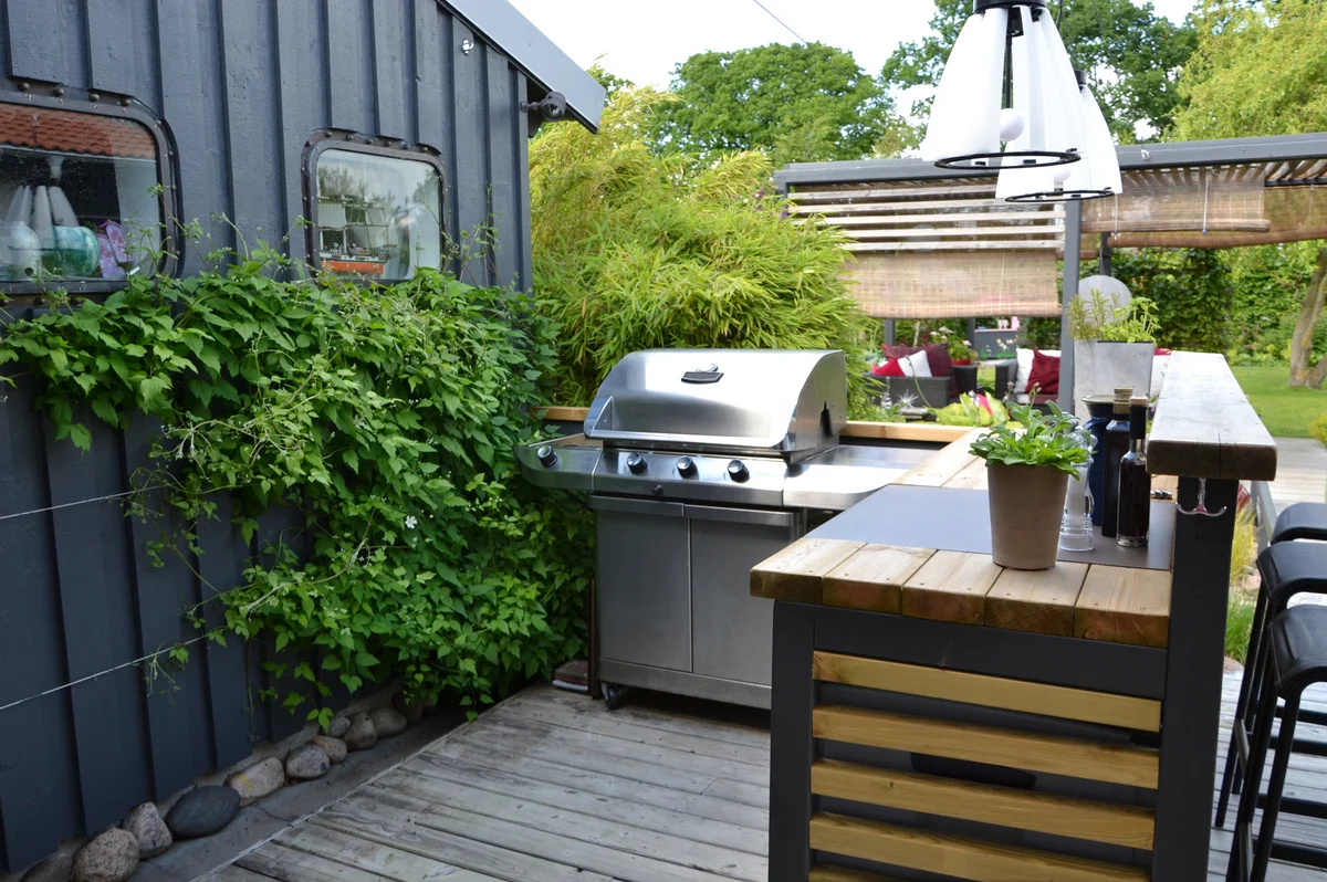 outdoor summer kitchen