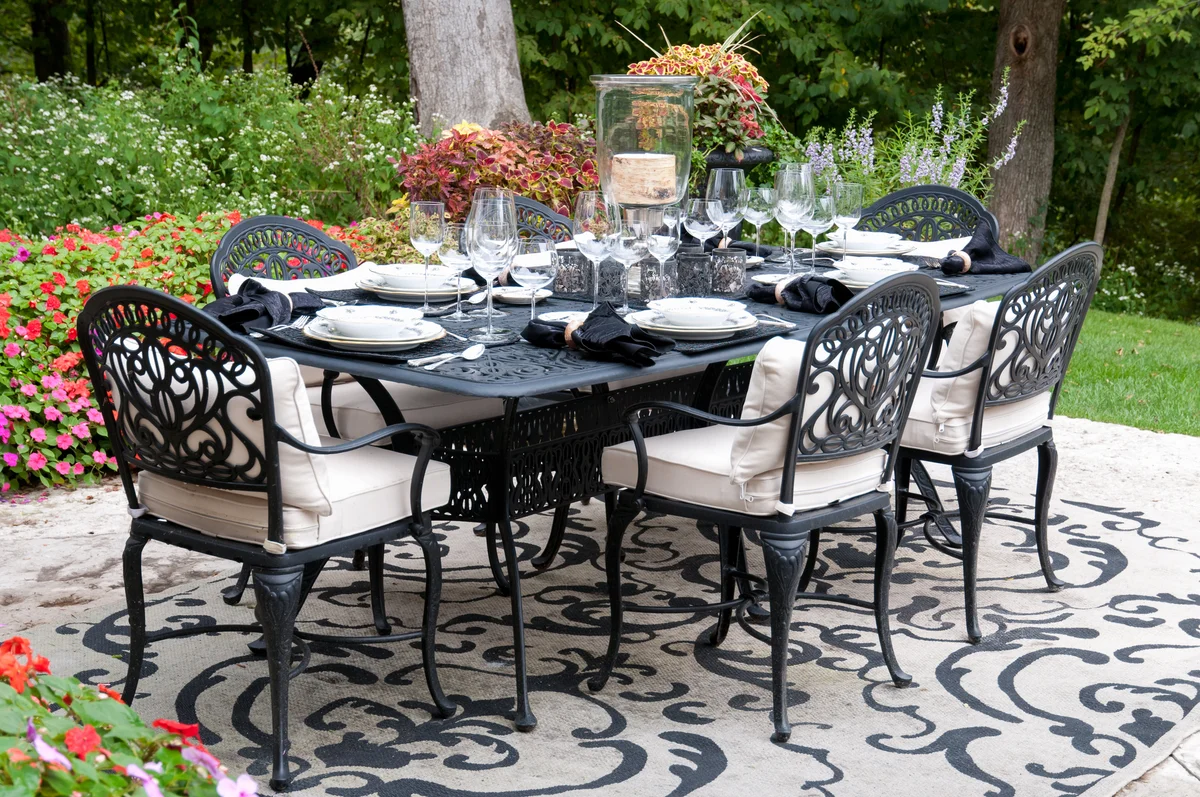 patio table with rug