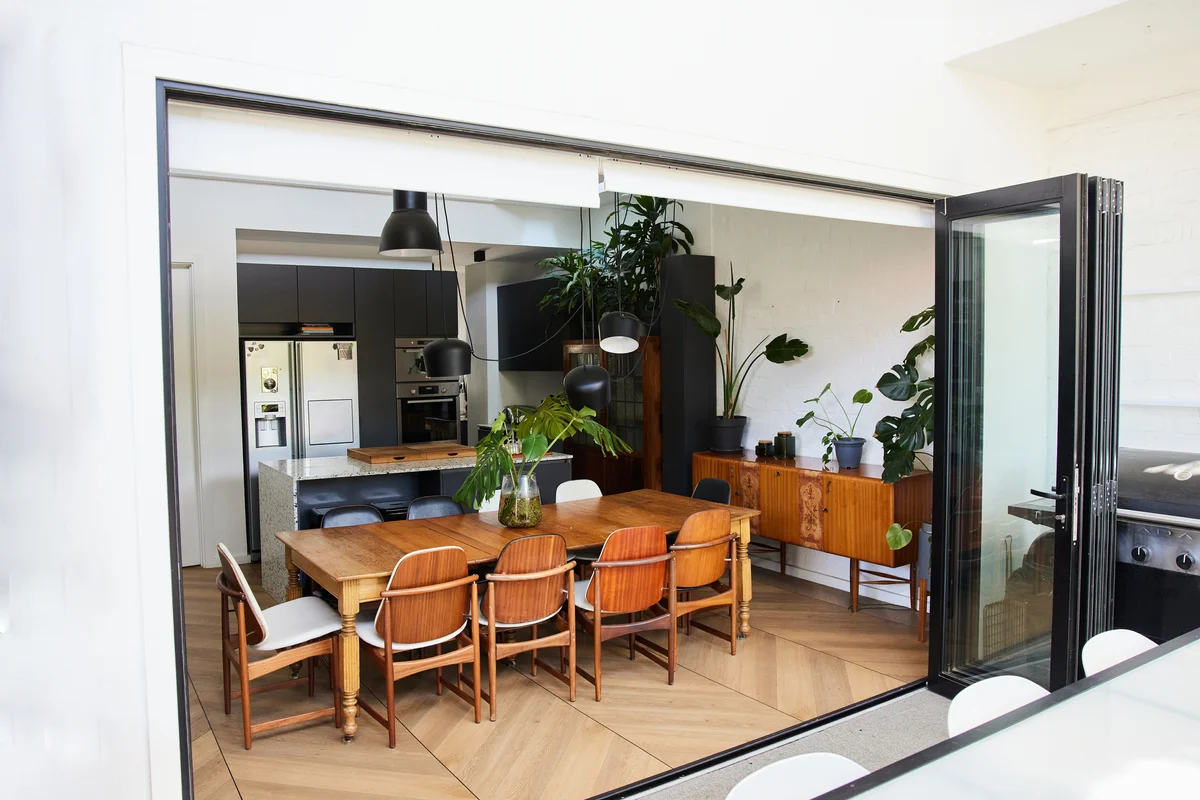 indoor/outdoor kitchen