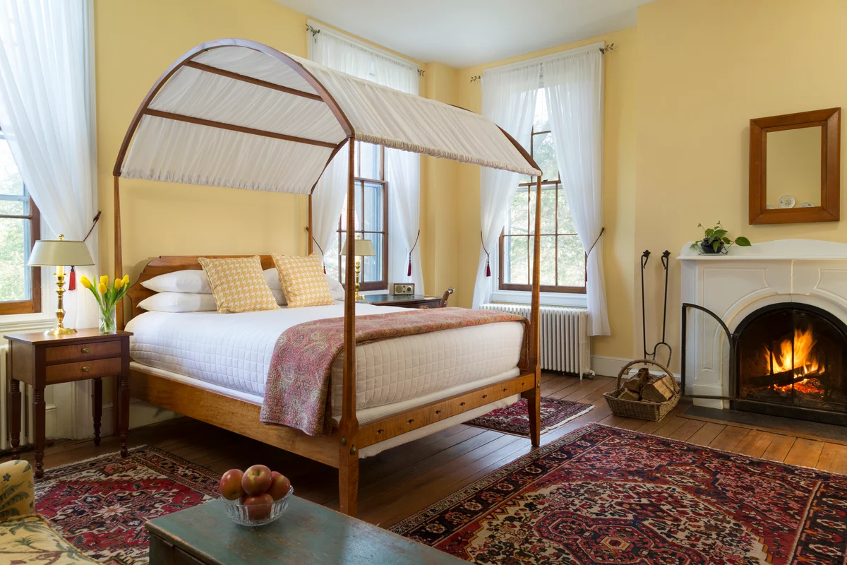 Canopied bed with fireplace at historic bed and breakfast, Brampton Inn, Chestertown, Maryland, USA