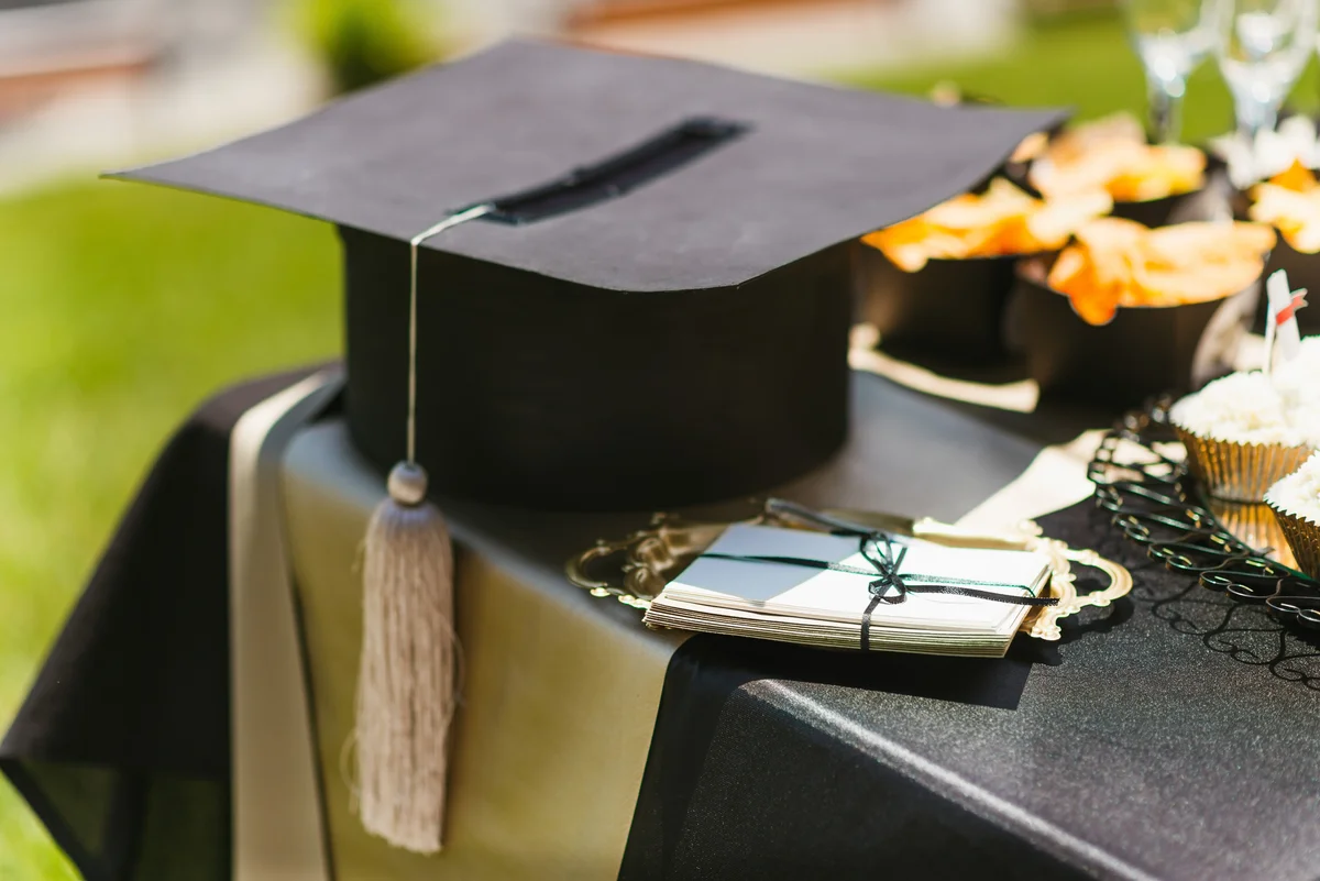 Graduation table with cards