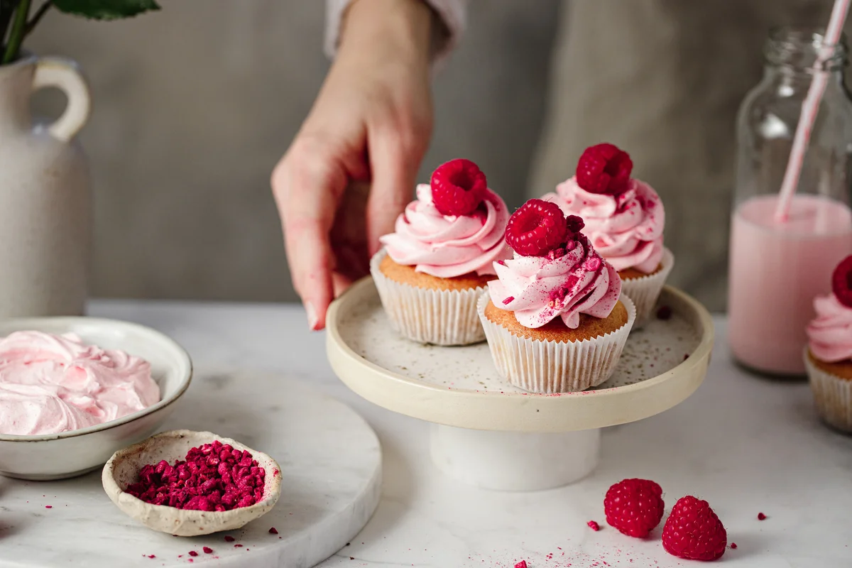 raspberry cupcakes