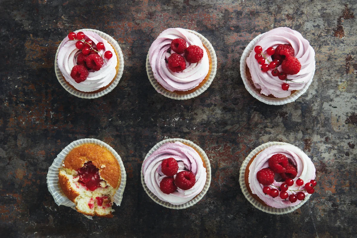 raspberry-filled cupcakes