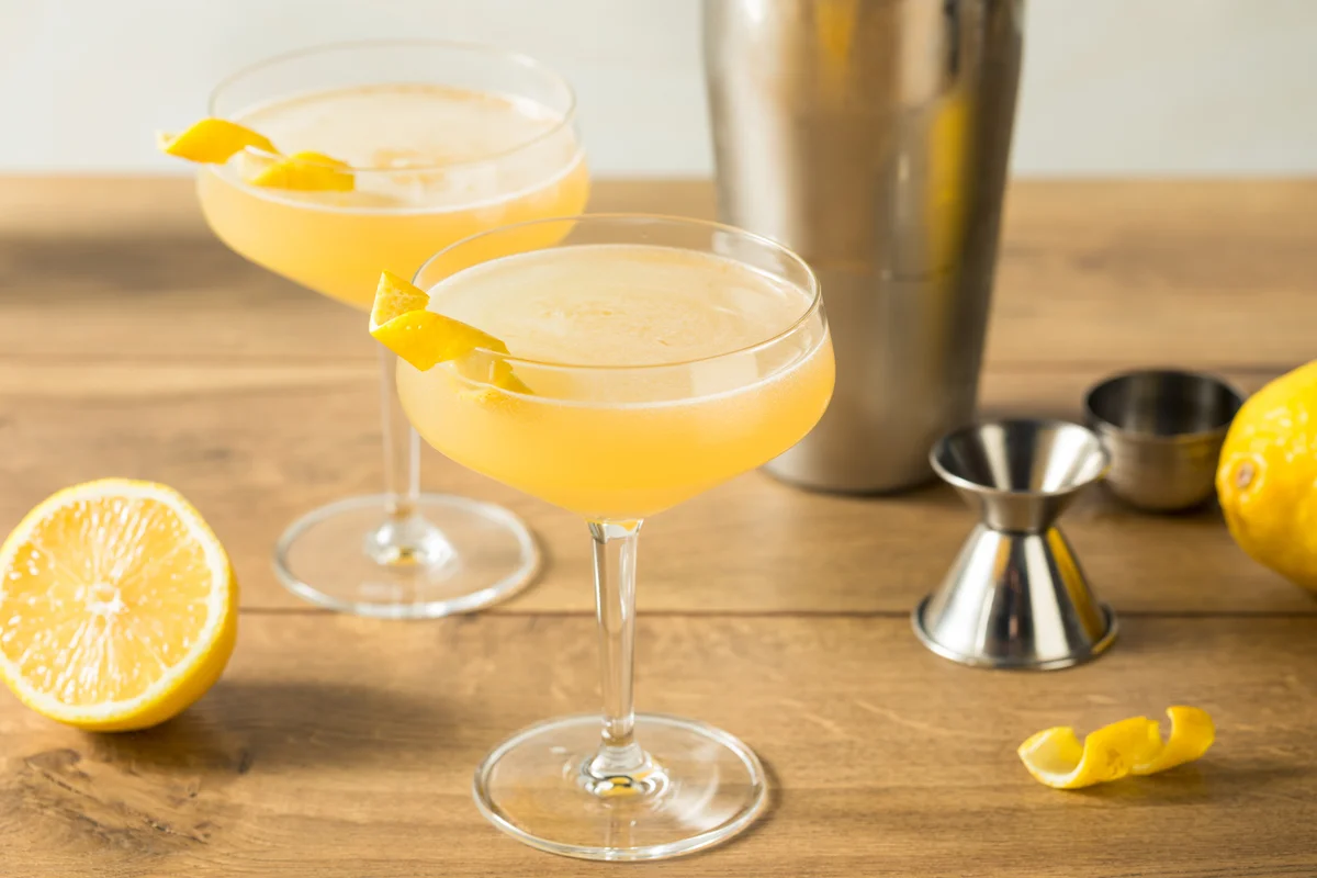 bee's knees cocktails