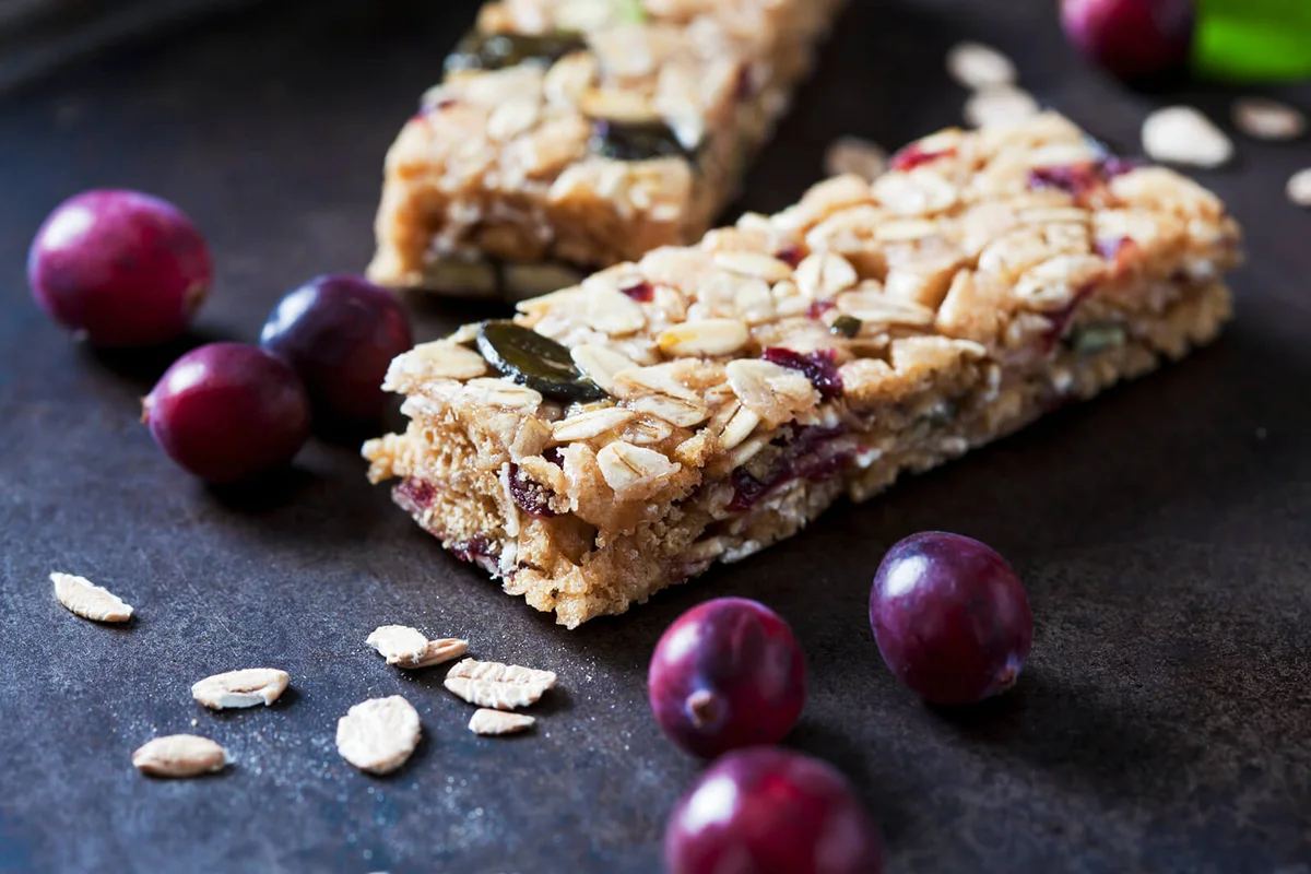 Muesli bars with cranberries and oat flakes