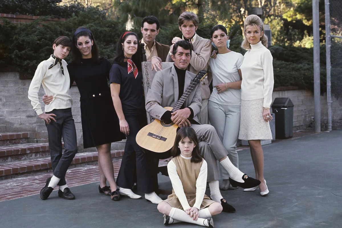 Dean Martin with his wife Jeanne and children