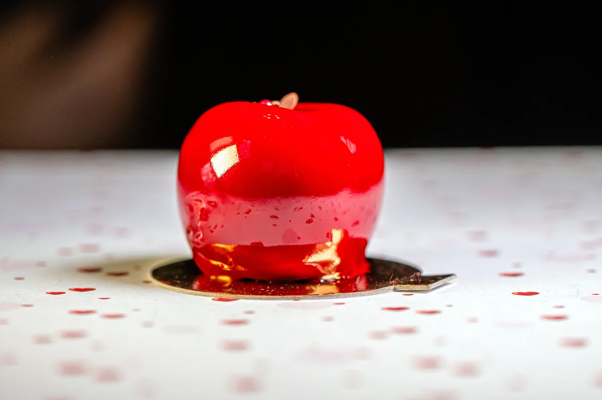 Red apple cake