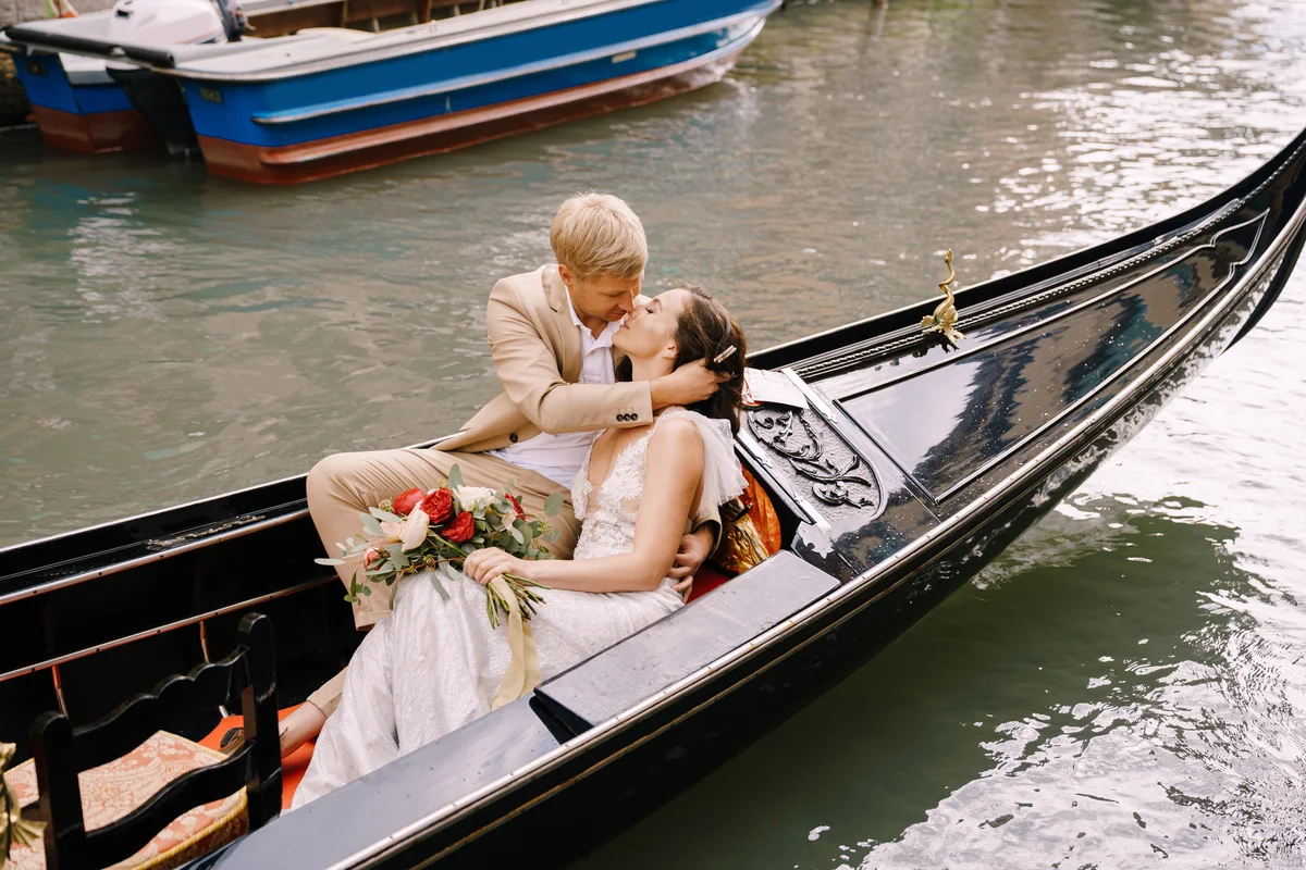 couple on a wedding gondola
