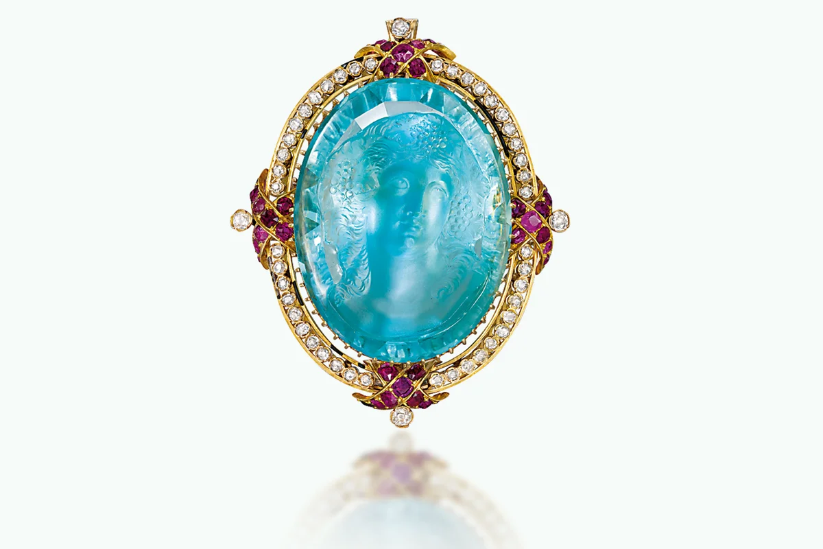 AN ANTIQUE AQUAMARINE, DIAMOND AND RUBY CAMEO BROOCH