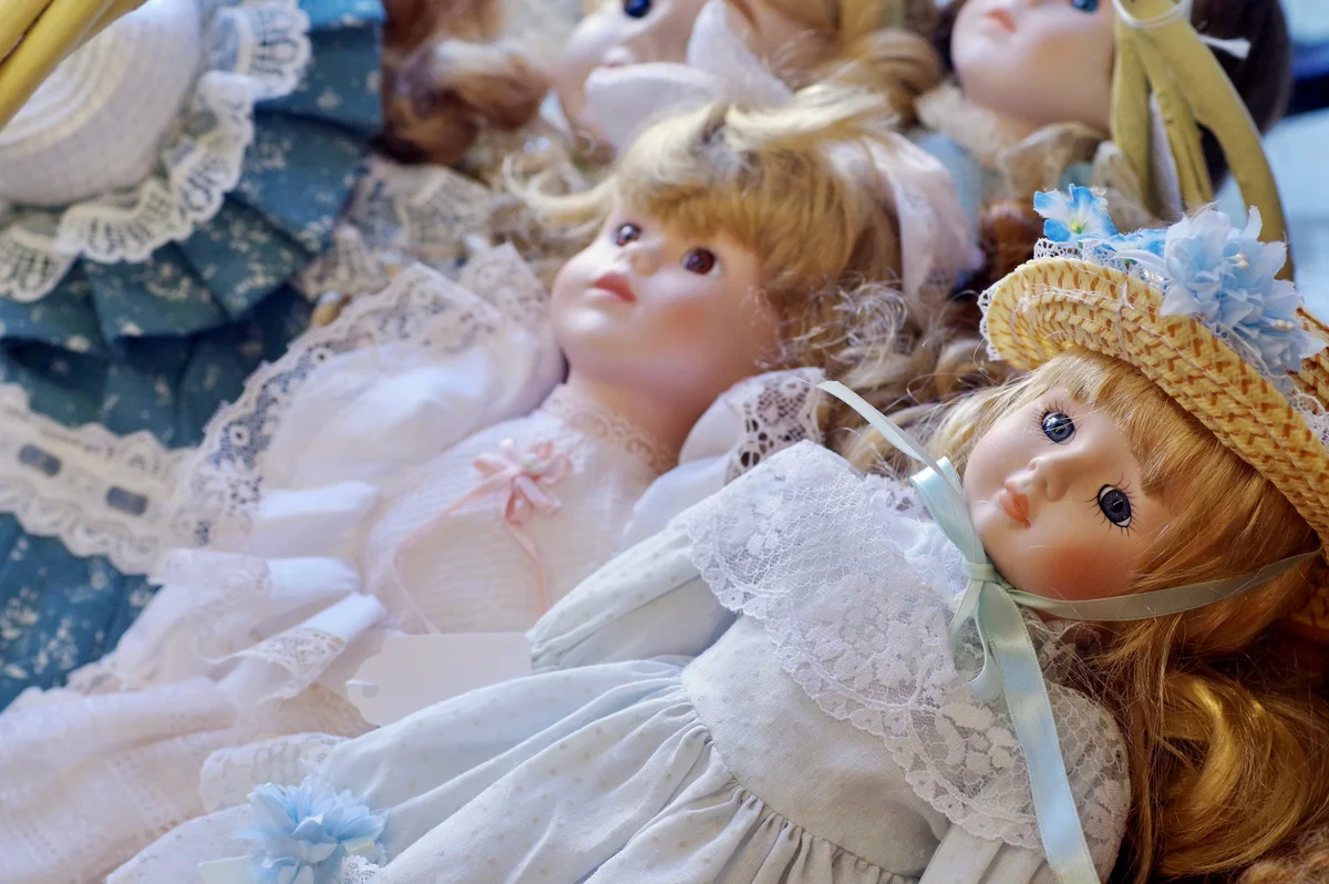 antique dolls