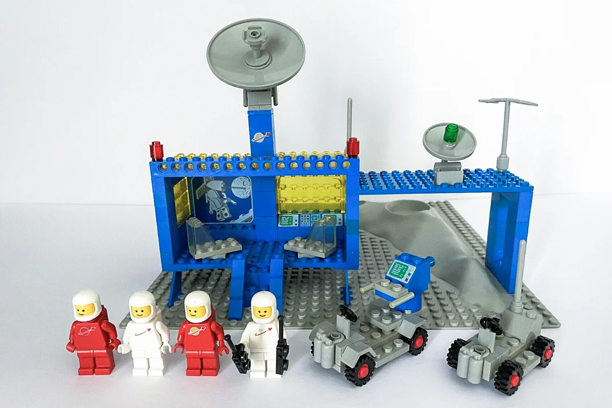 Lego set 493-3 Space Command Center