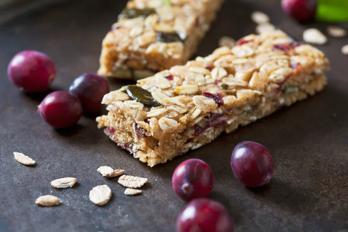 Granola bars with cranberries and oat flakes