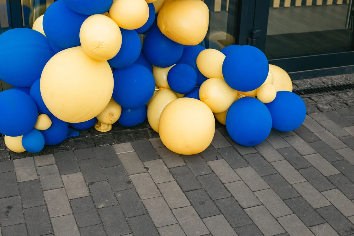 blue and gold balloons