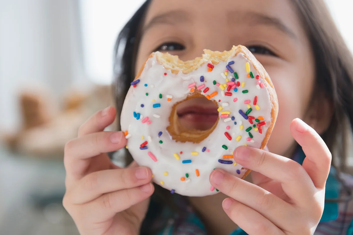 girl with donut