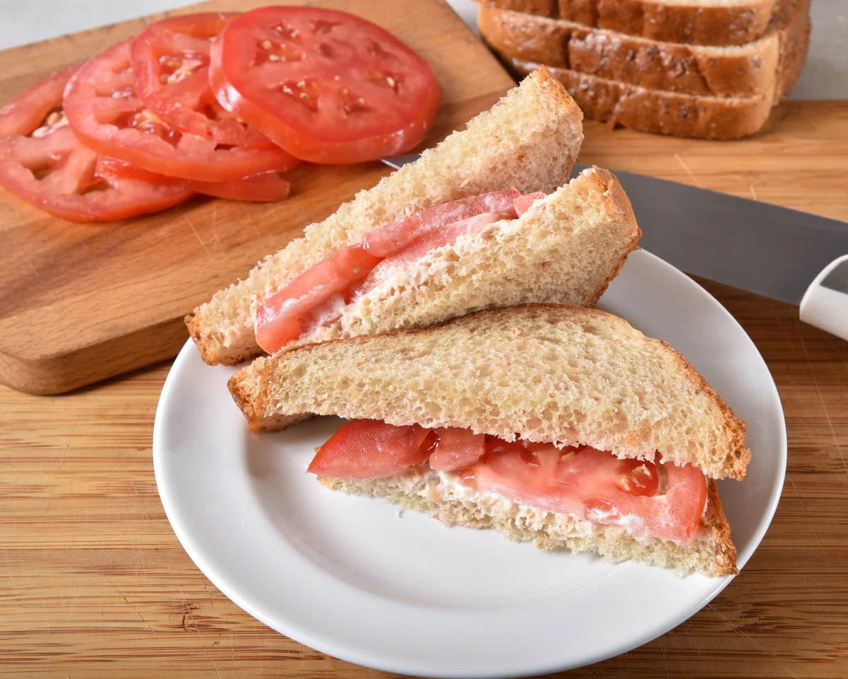tomato sandwich