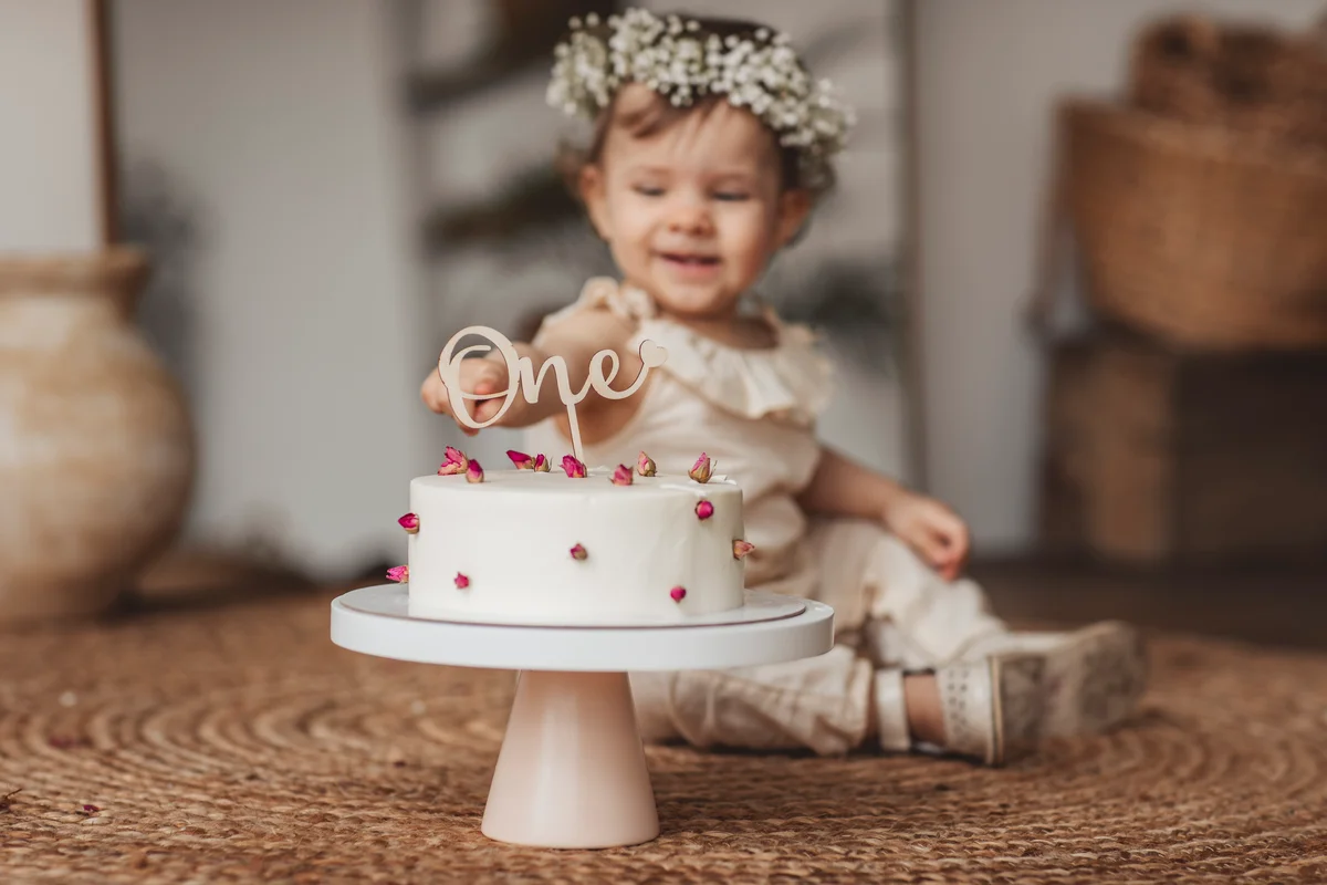 girl with first birthday cake