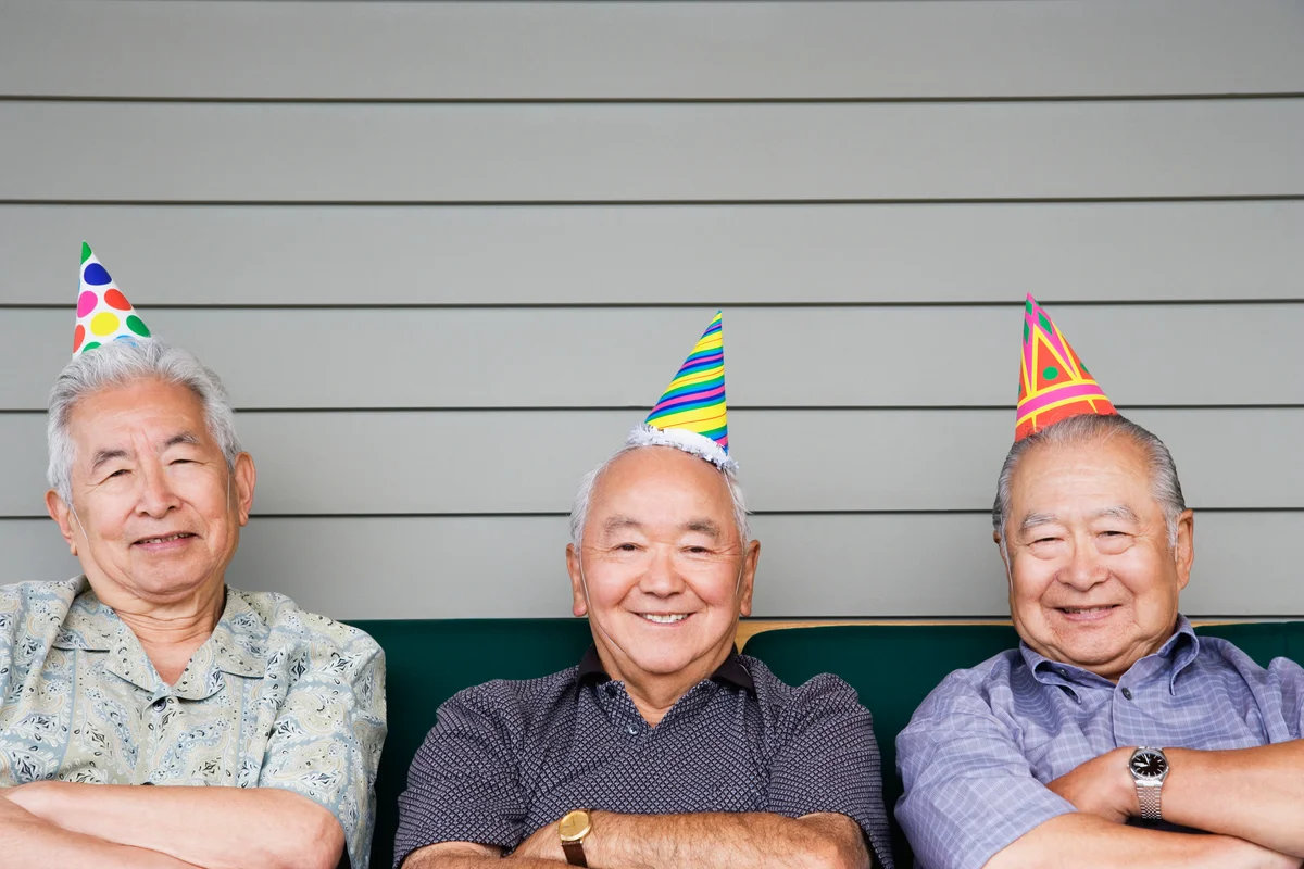 adult siblings posing for a birthday photo