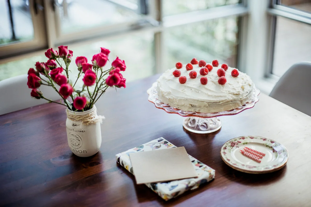 cake with raspberries & red roses