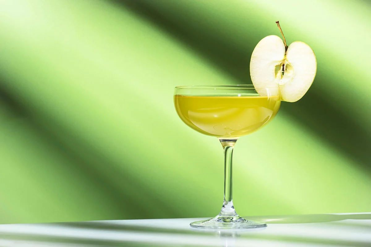 Apple pie alcoholic cocktail beverage
