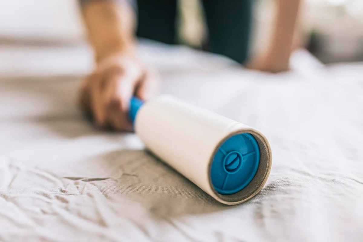 Brush removes adhesive lint on the bed