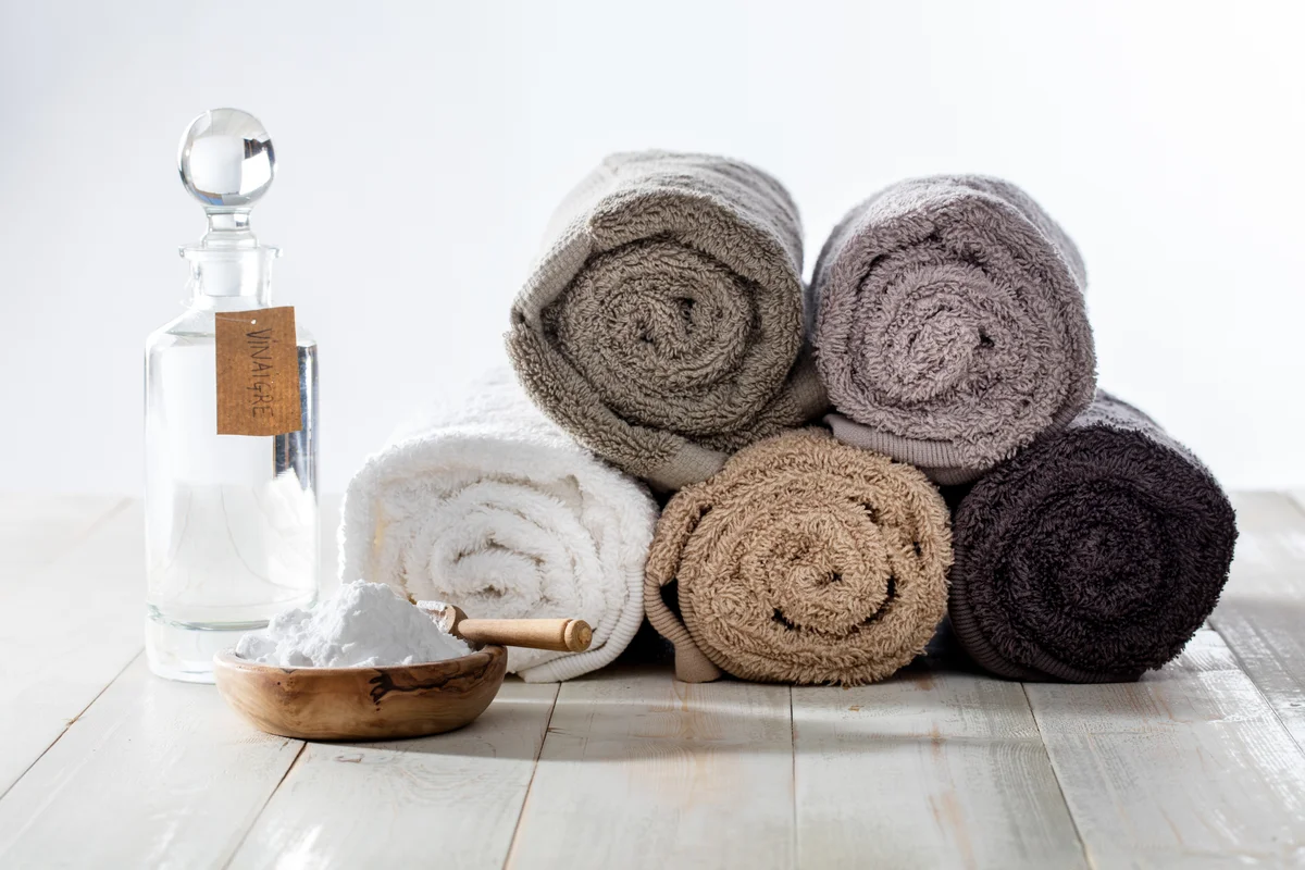 laundry with vinegar and baking soda