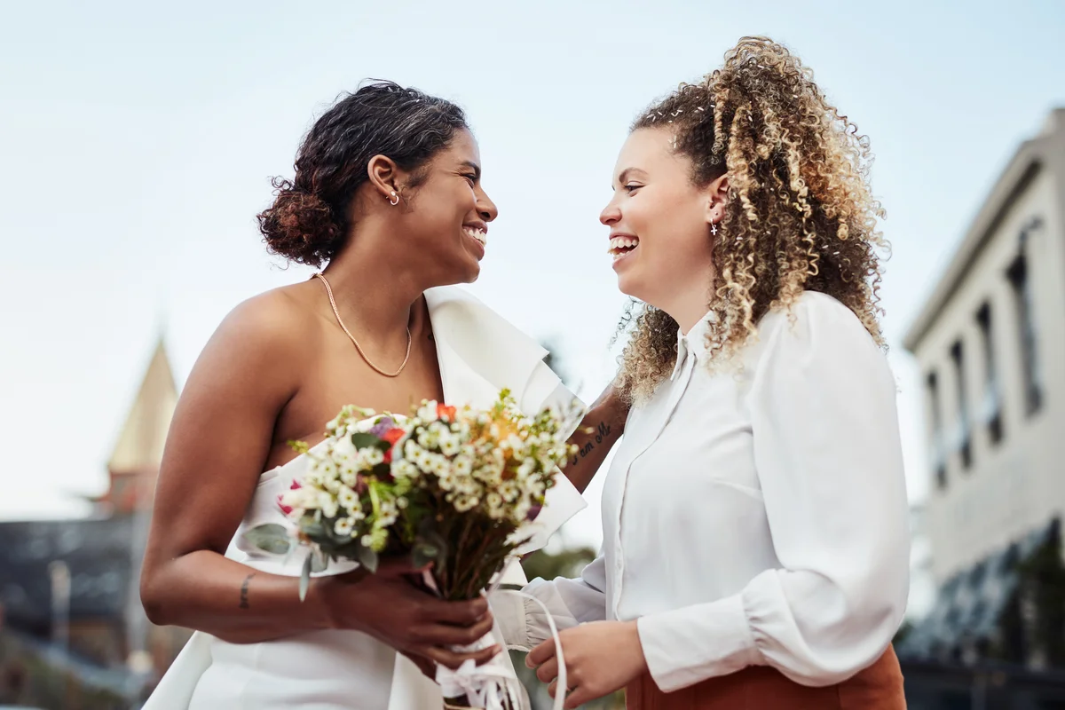 Wedding couple in the city