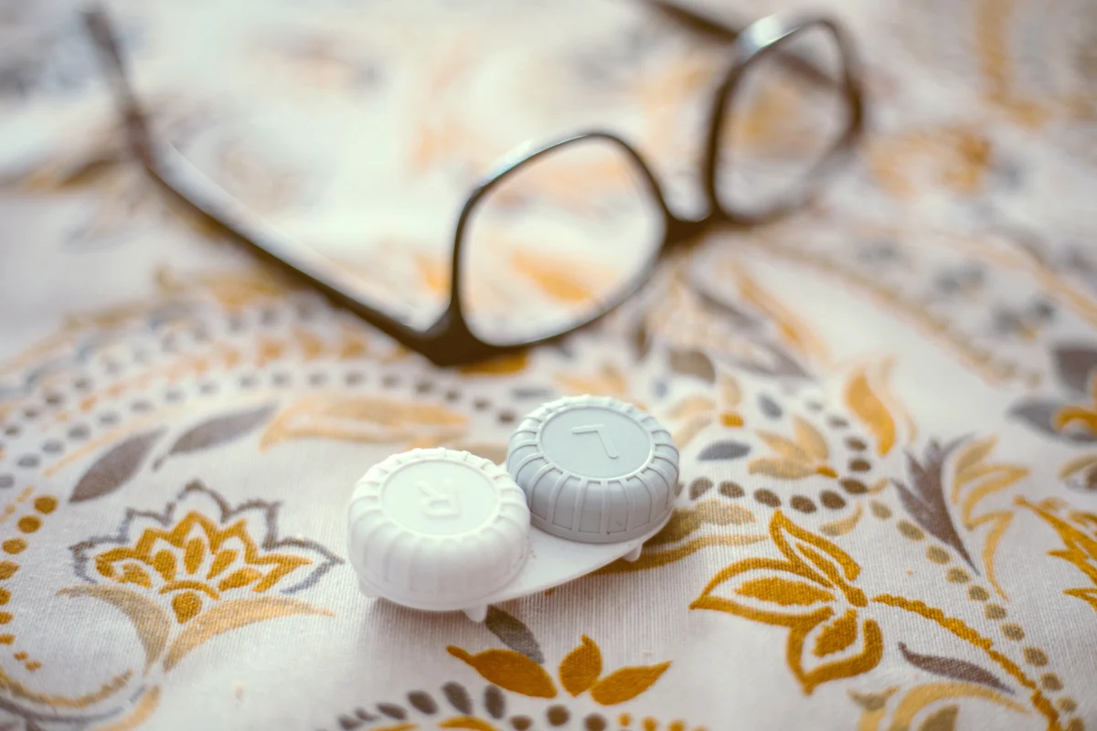 Eyeglasses and contacts lenses case