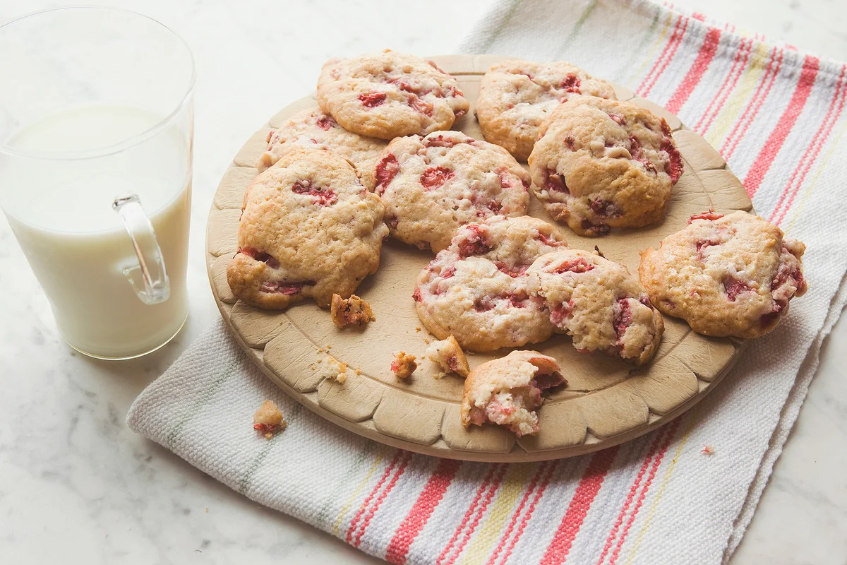 Strawberry shortcake cookies