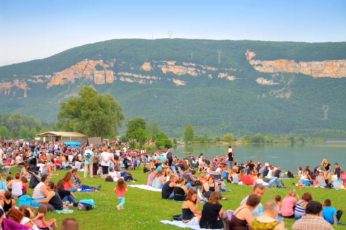 A crowded scenic park