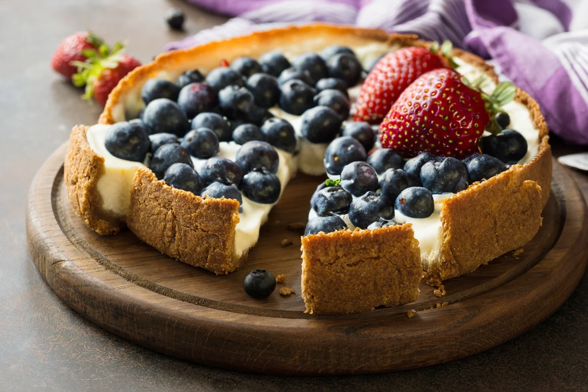 Summer berry cheesecake cut into slices