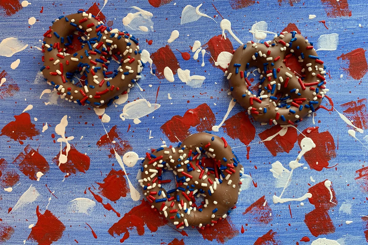 Patriotic Chocolate Covered Pretzels