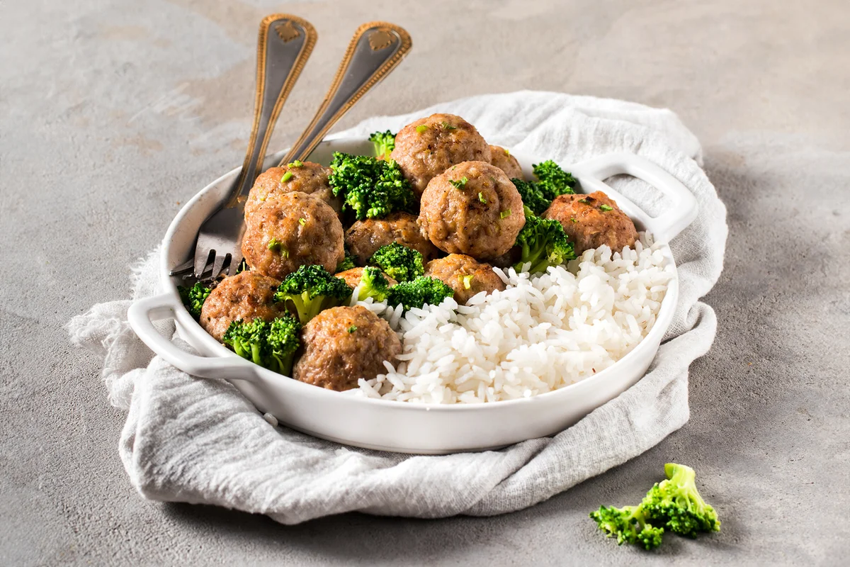 meatballs with broccoli and rice