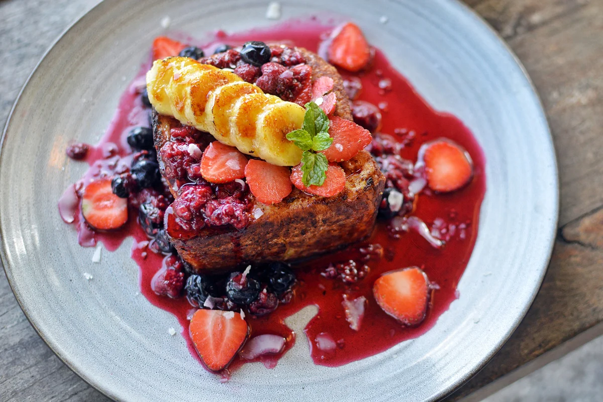 French toast with fruits topping