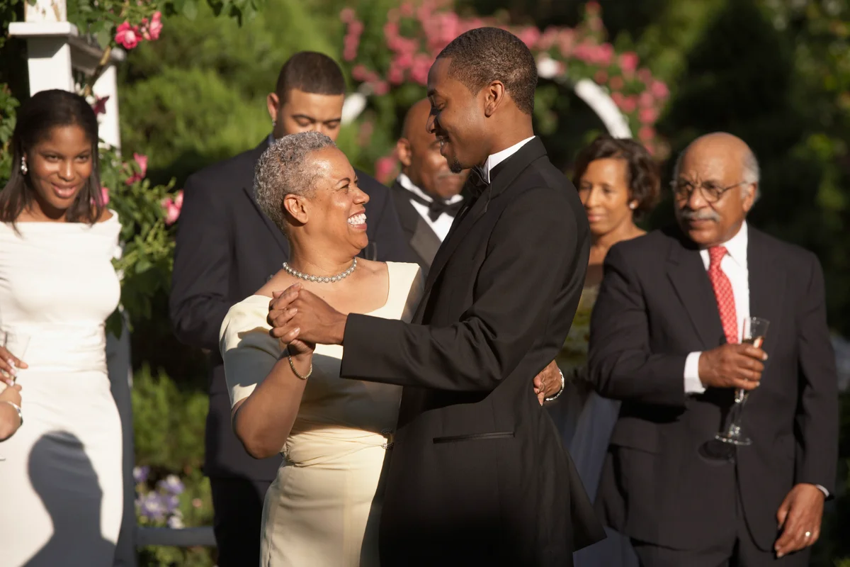 groom dancing with his mother