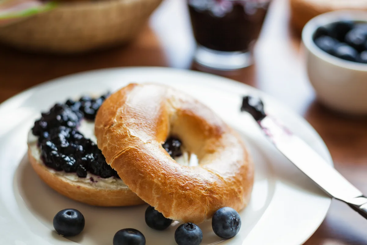 bagel with blueberries