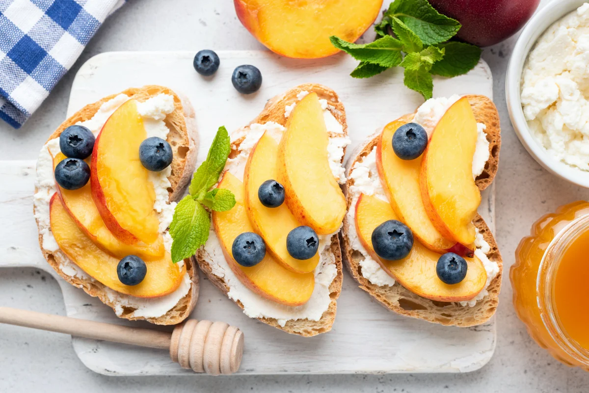 peach ricotta toast