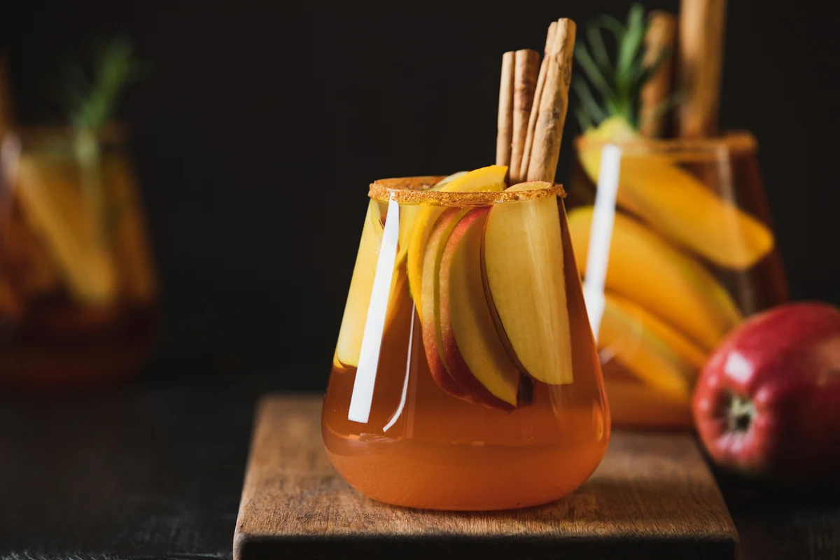 Apple cider old fashioned alcohol cocktail