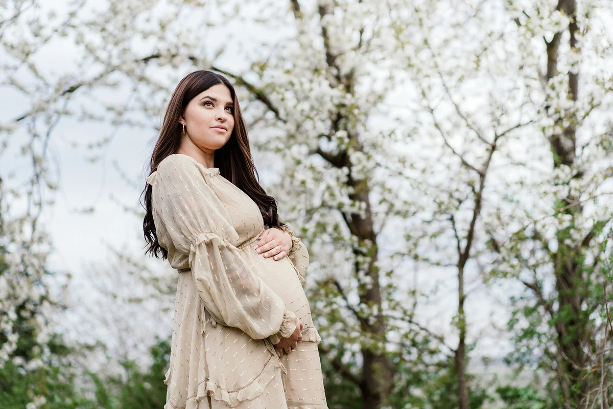 Portrait Photoshooting with a pregnant woman