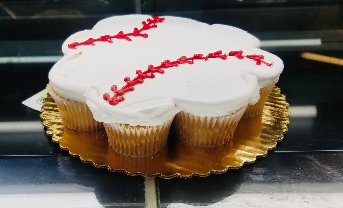 baseball cupcakes