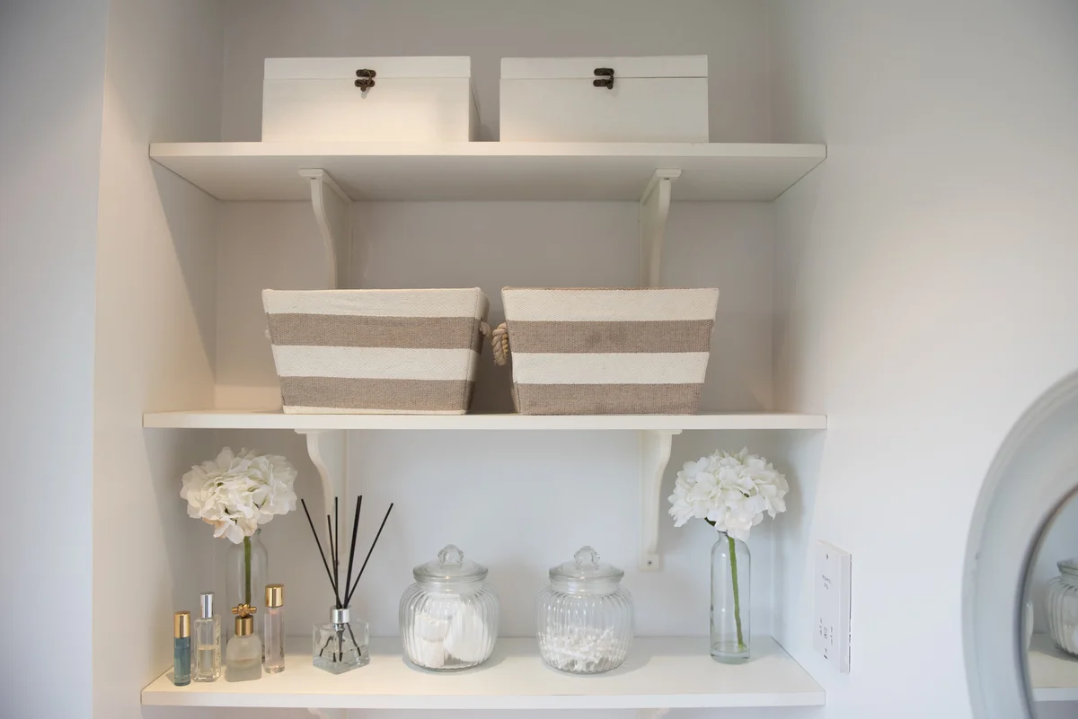 elegant bathroom shelves