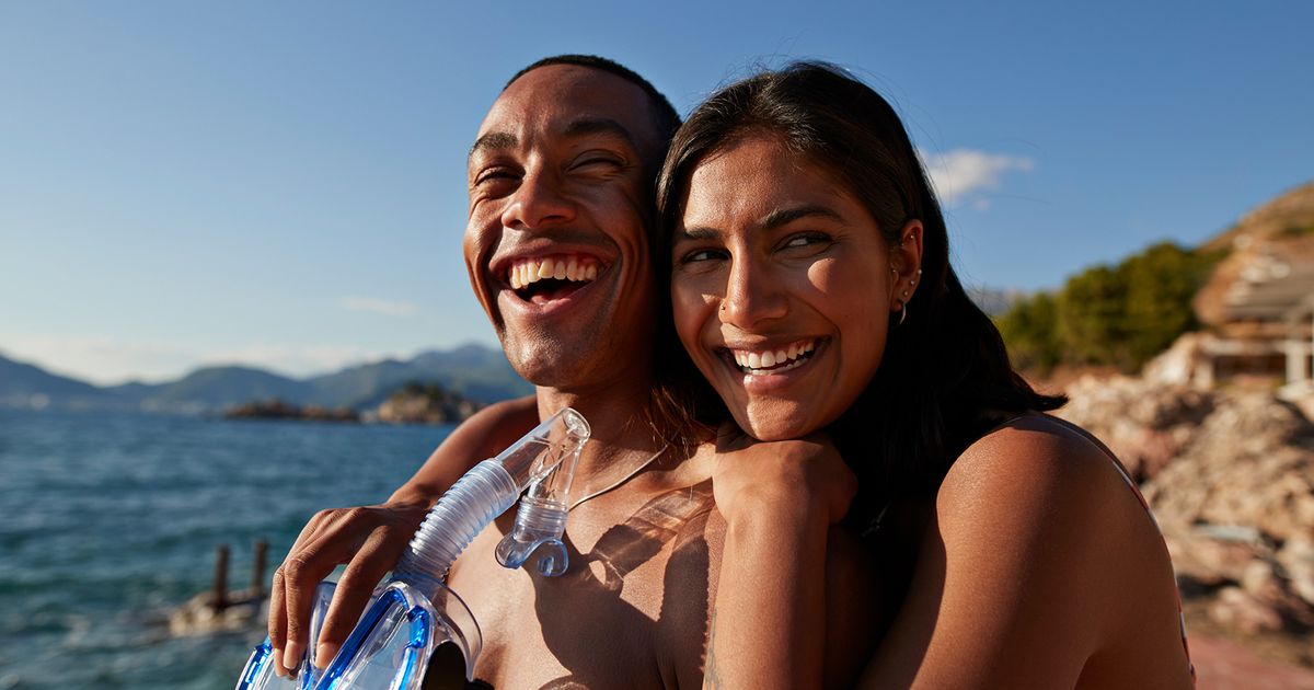 25 Fun & Romantic Beach Date Ideas You'll Both Love