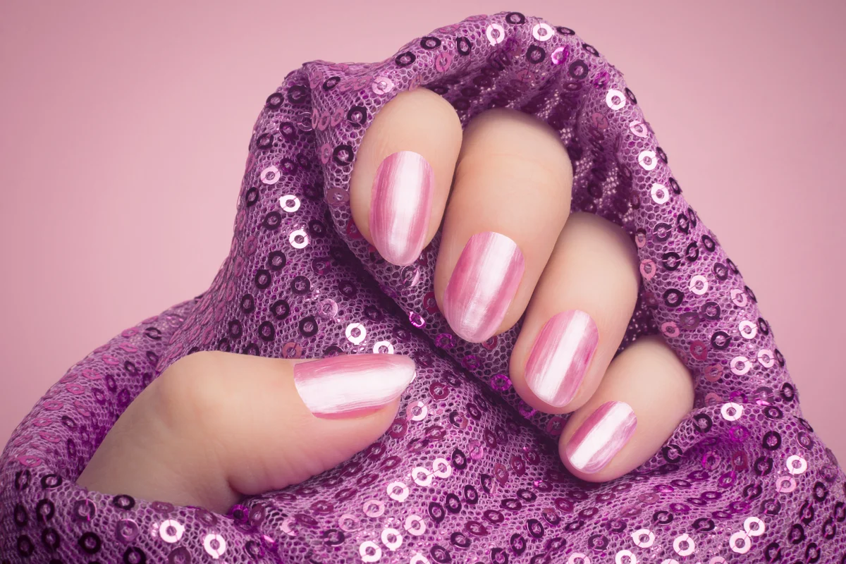 Iridescent pink nails